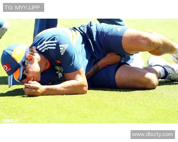 足球明星意外走光引发热议网友热衷讨论其尴尬瞬间与公众形象 足球明星意外走光引发热议网友热衷讨论其尴尬瞬间与公众形象