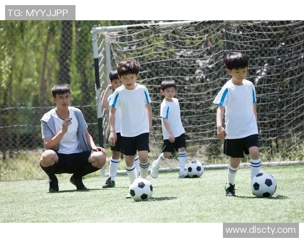 足球明星儿童训练服助力小球员梦想成真快乐成长每一步都充满激情与活力